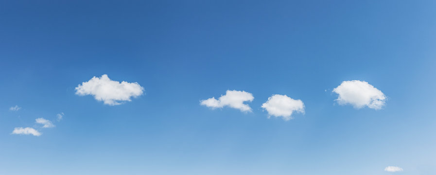 Himmelpanorama mit Weissen W&ouml;lkchen