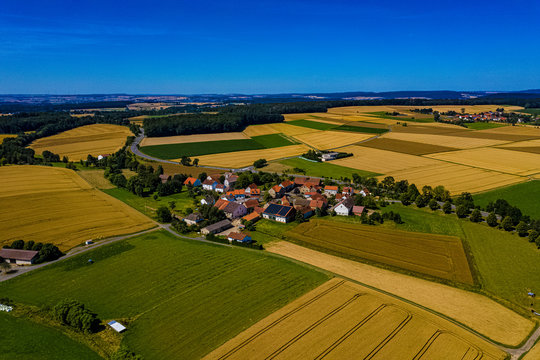 Das Dorf Frielendorf in Hessen aus der Luft
