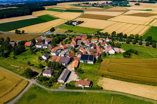 Das Dorf Frielendorf in Hessen aus der Luft