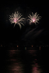 Feuerwerk über See