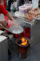 process of kerak telor, Jakarta traditional food
