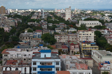 Blick von einem Aussichtspunkt in Vedado auf Havanna