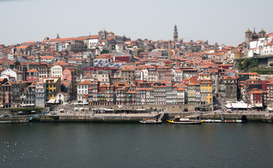 Fototapeta na wymiar A panoramic skyline view of Porto, Portugal