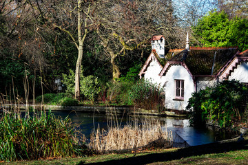 domek nad jeziorem © Dariusz Grochal 