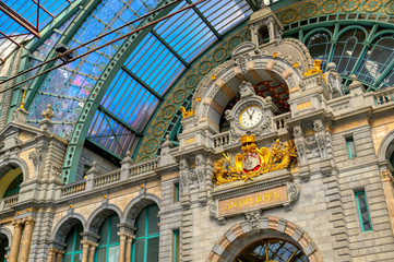 Fototapeta premium The interior of the Antwerp (Antwerpen), Belgium railway station.
