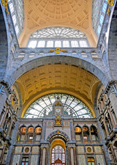 Obraz premium The interior of the Antwerp (Antwerpen), Belgium railway station.