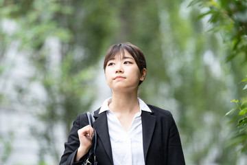 新入社員の通勤・就職活動イメージ