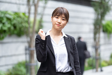 Fototapeta premium 【ガッツポーズ・応援】新入社員・就職活動学生