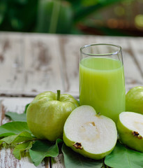 Fototapeta na wymiar Guava juice and fresh Guava on wooden background