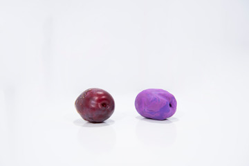 Comparison of two blue plums - Real and Fake.