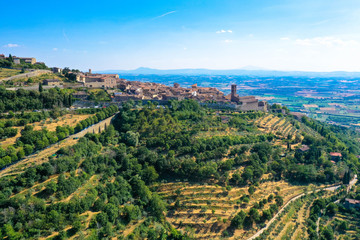 Luftbild: Cortona, Stadt in Hanglage