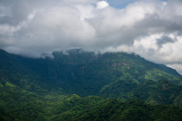 Naklejka premium beautiful blue sky high peak mountains mist fog wildlife green forest guiding backpacker backpacking camping campfire relaxing hiking idea long weekend Phu Tub Berk Khao Koh Phetchabun Thailand