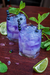 Refreshing cocktail with blueberries and mint, with ice