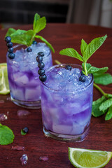 Refreshing cocktail with blueberries and mint, with ice