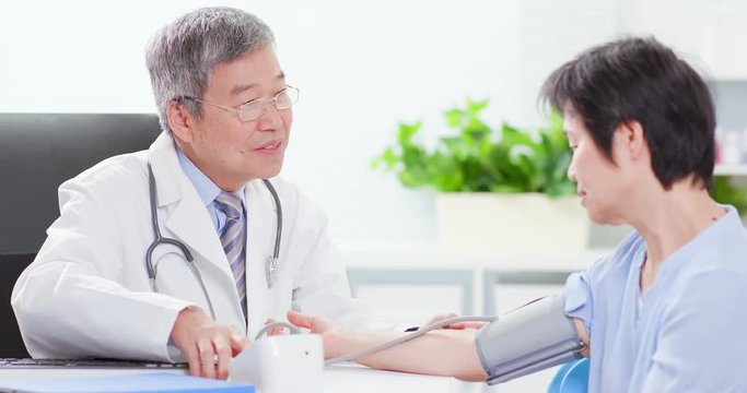 doctor measure blood pressure
