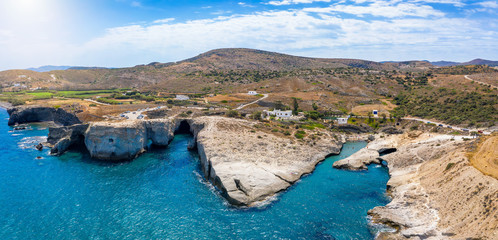 Panoramablick auf die zerklüftete Kste von Papafragas auf der Insel Milos, Kykladen, Griechenland
