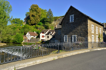 Fototapeta na wymiar Sur la D6, entrée à Ségur-le-Château (19230), département de la Corrèze en région Nouvelle-Aquitaine, France