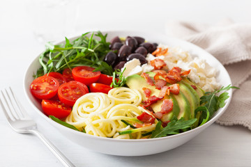 ketogenic lunch bowl: spiralized courgette with avocado, tomato, feta cheese, olives, bacon