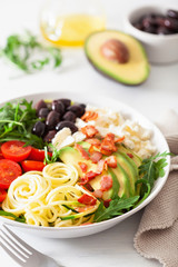 ketogenic lunch bowl: spiralized courgette with avocado, tomato, feta cheese, olives, bacon
