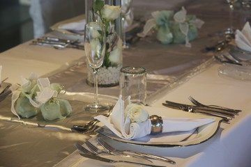 Elegant white dinner table arrangement