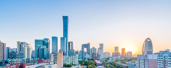 Gratte-ciel de ville au soleil à Pékin, Chine