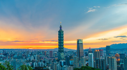 Fototapeta premium Taipei City Skyline in sunset