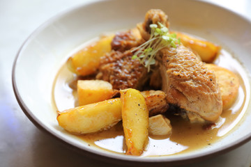 Braised roasted chicken with potatoes