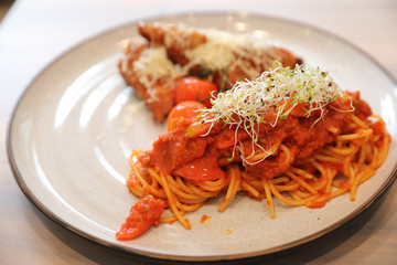 Spaghetti bolognese tomato sauce with fried chicken ,