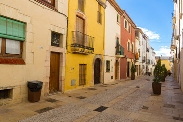 Calle de la bella localidad turística de  Altafulla en la Costa Mediterránea 