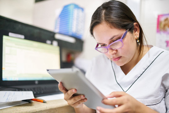 A nurse student using a tablet