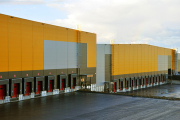 Obraz premium innovative logistic warehouse complex. Excellent solution for storing, sorting and transporting products