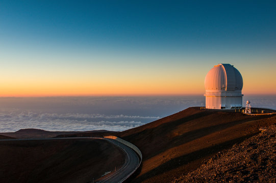 USA, Hawaii, Big Island, observatory on Mauna Kea volcano at sunset