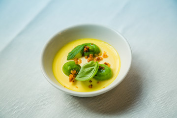 Salsa gialla con basilico 