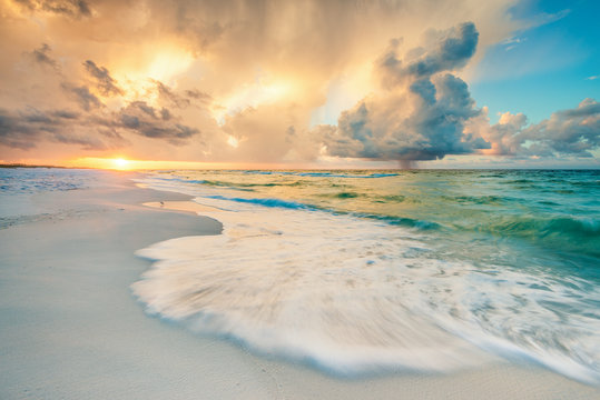 Fototapeta Waves Of Gulf Light