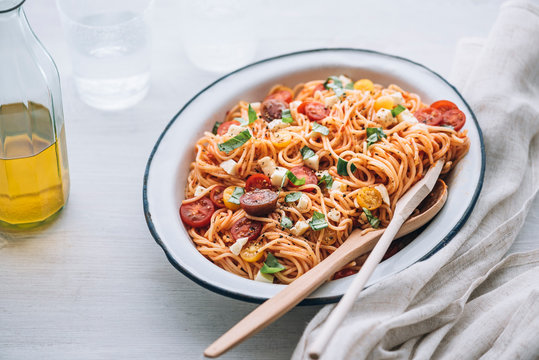 Food: Spaghetti Pomodoro with mozzarella and fresh tomatos
