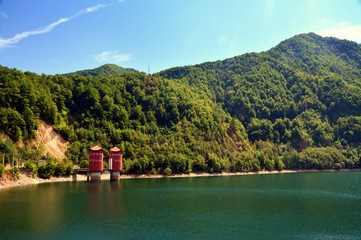 Fototapeta na wymiar a lake between the hills