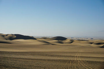 Fototapeta na wymiar Desierto y dunas en Ica, Perú