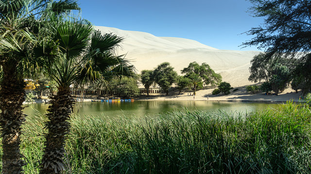 Laguna Huacachina en ica