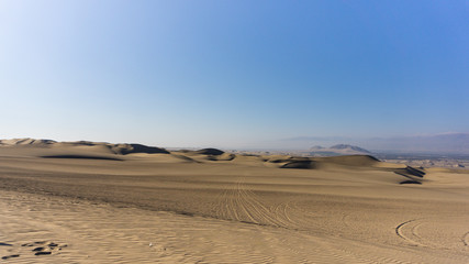 Desierto y dunas en Ica, Perú