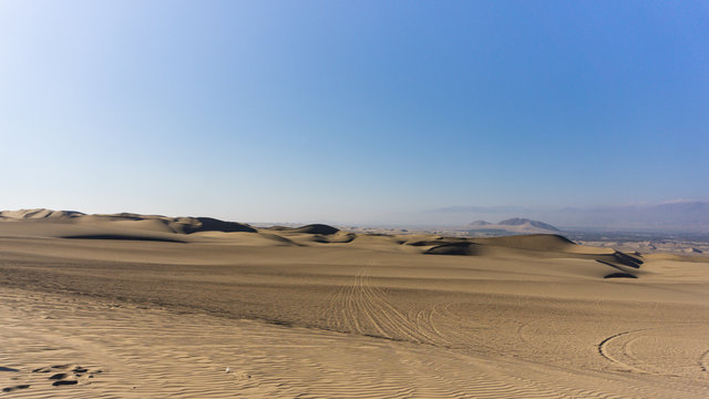 Desierto y dunas en Ica, Per&uacute;