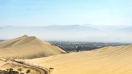 Desierto y dunas en Ica, Perú