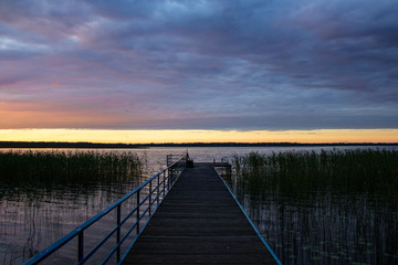 Obraz na płótnie Canvas pier on the lake
