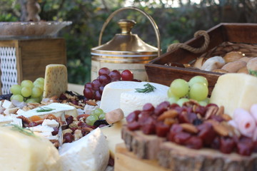 Buffet de frutas y decoración vintage