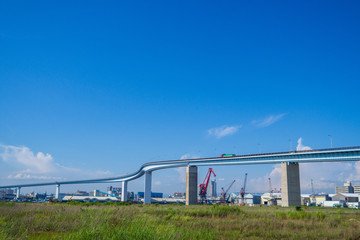 夏空に架かる橋