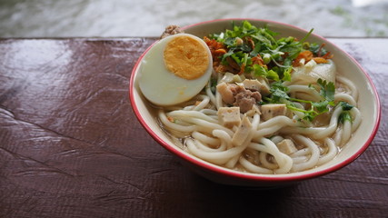 I like to eat noodles, especially small strips.