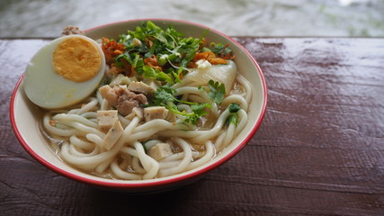 I like to eat noodles, especially small strips.