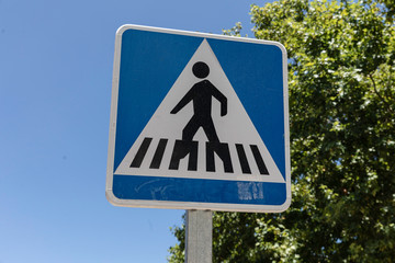 Pedestrian crossing crossing road symbol