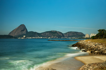 Fototapeta na wymiar Sugarloaf on Aterro do Flamengo beach