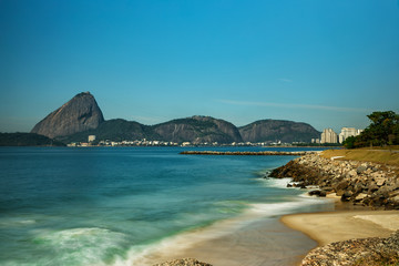 Obraz premium Sugarloaf on Aterro do Flamengo beach