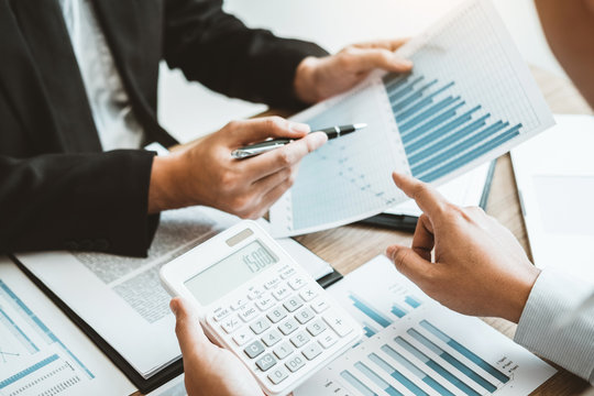 Business team Consulting meeting working and brainstorming new business project finance investment concept.